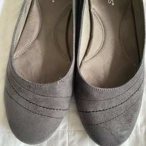 Aerosols Women’s Rite on Ballet Flat-Grey Fabric Memory Foam